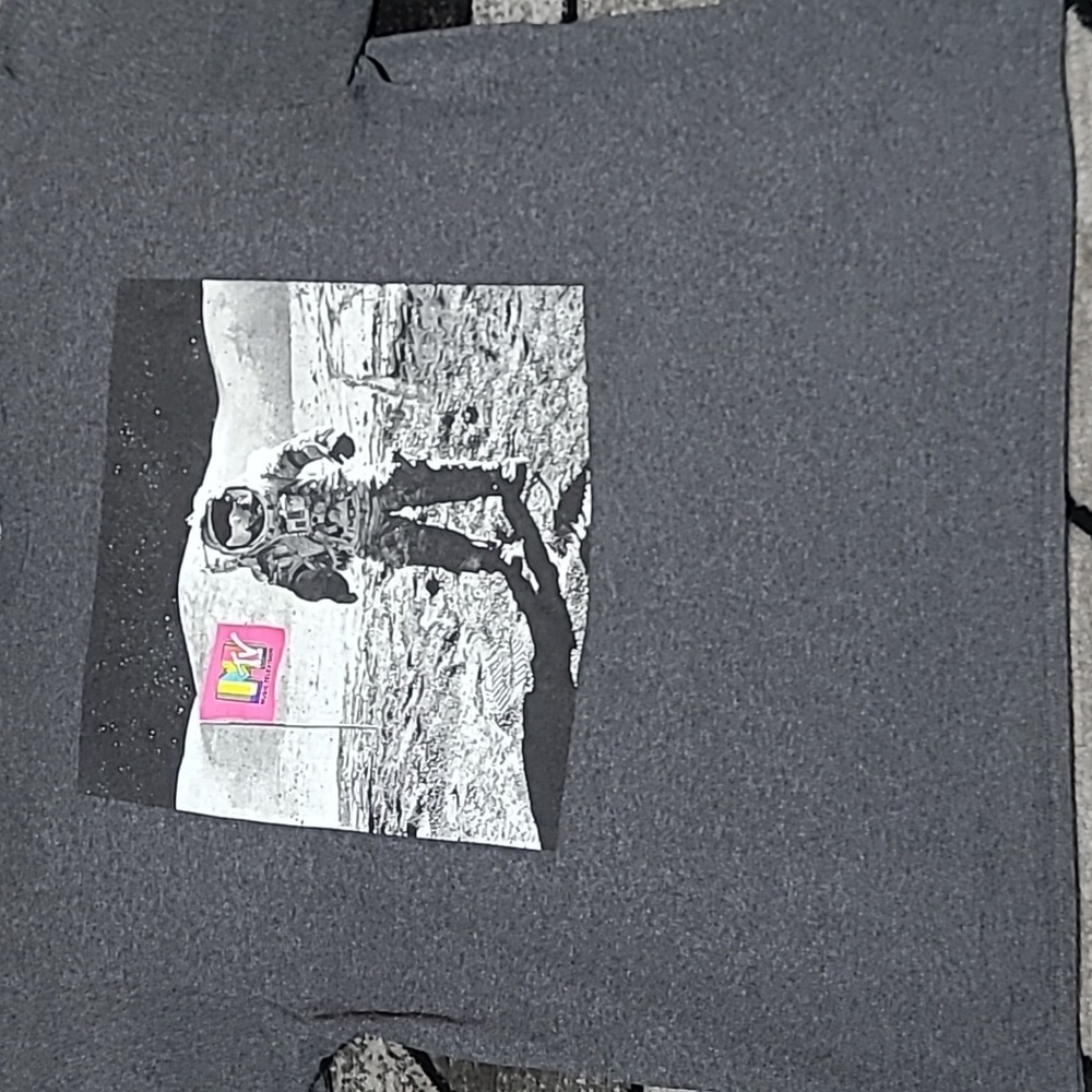 OFFICIALLY LICENSED MTV MUSIC 🎶 TELEVISION MOON MAN GRAPHIC TEE-SHIRT UNISEX - Picture 7 of 11